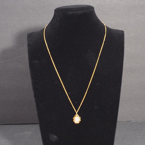 Cameo Pendant 1/20 12KGF 18 Inch Necklace Carved Profile Scalloped Dainty Simple